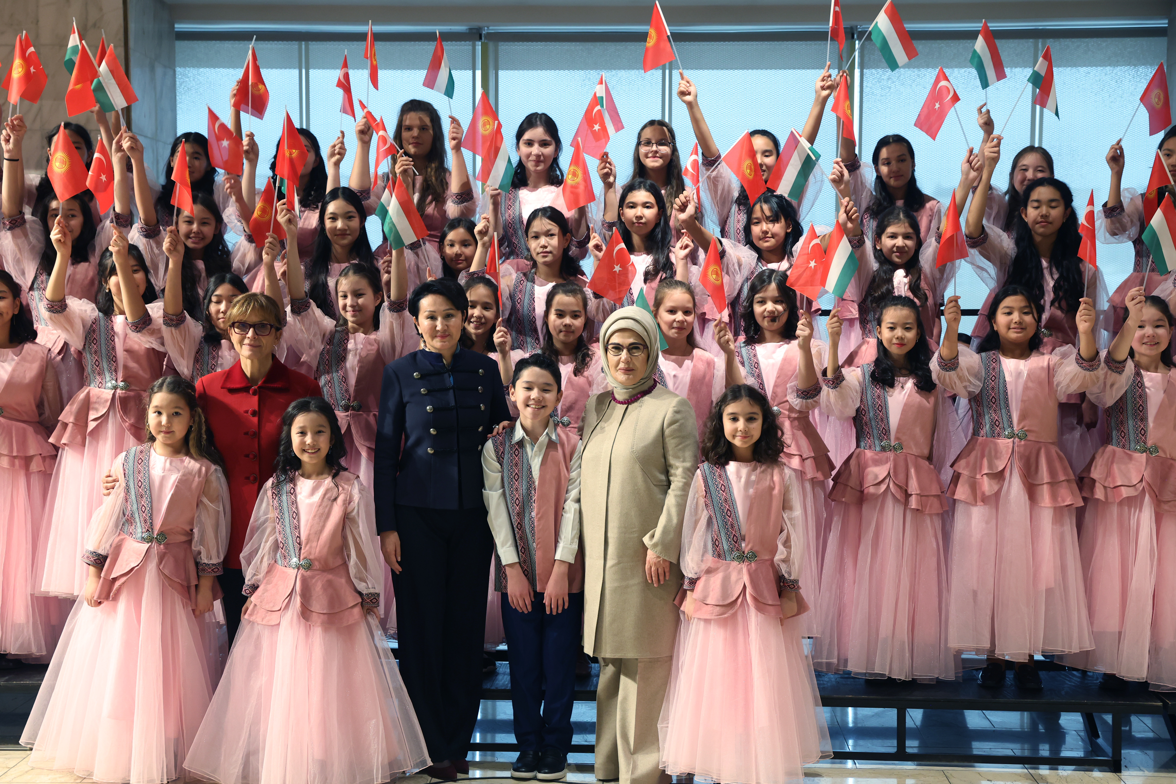 Emine Erdoğan, Kırgız Cumhuriyeti Milli Tarih Müzesi'ni Ziyaret Etti (3)