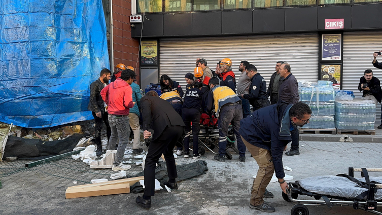 Eskişehir'de Kentsel Dönüşüm Yapılan Binada Göçük 2 Işçi Yaralandı