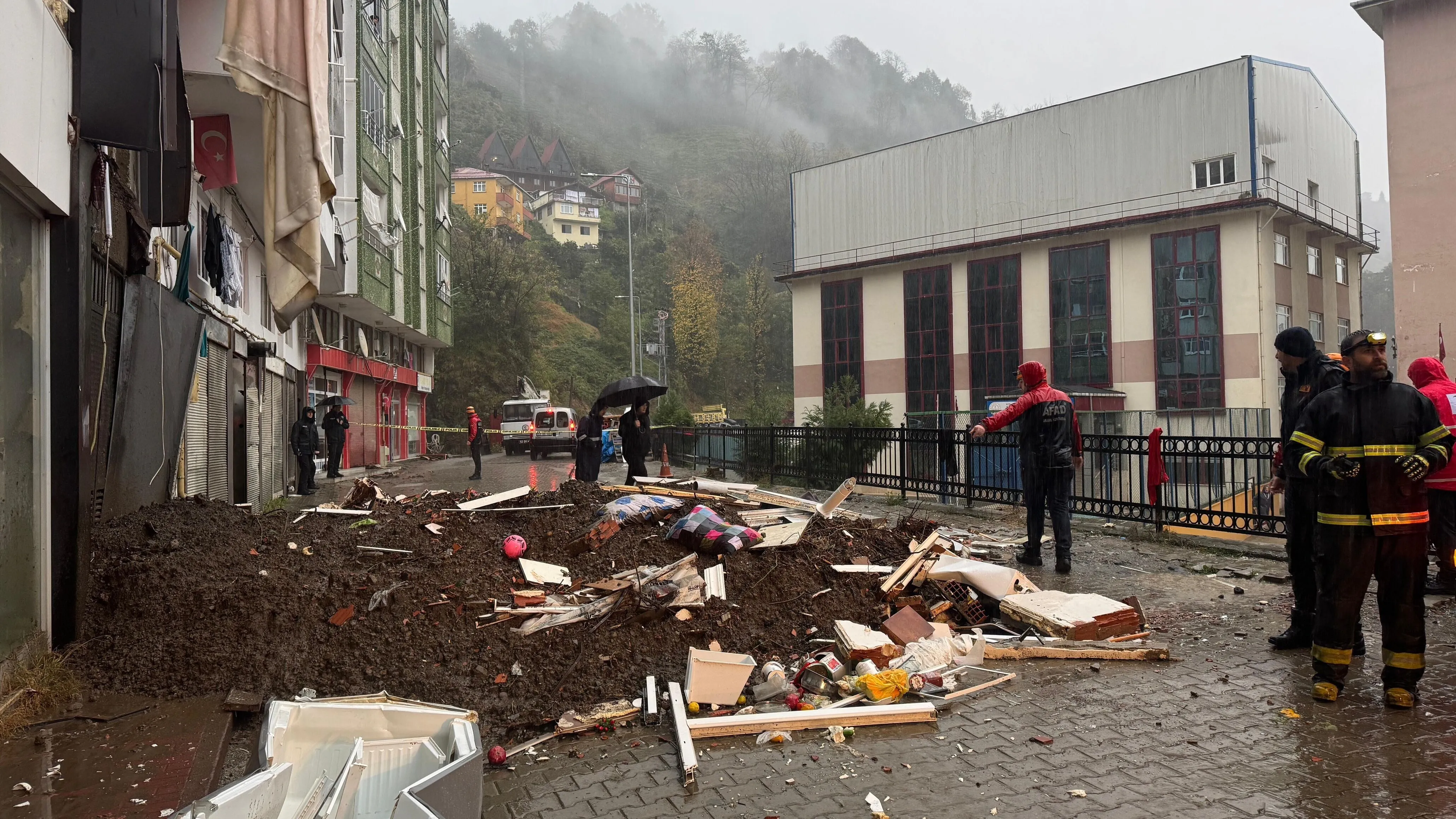 Rize'den Acı Haber! Heyelan 1 Ölü, 4 Yaralı (2)