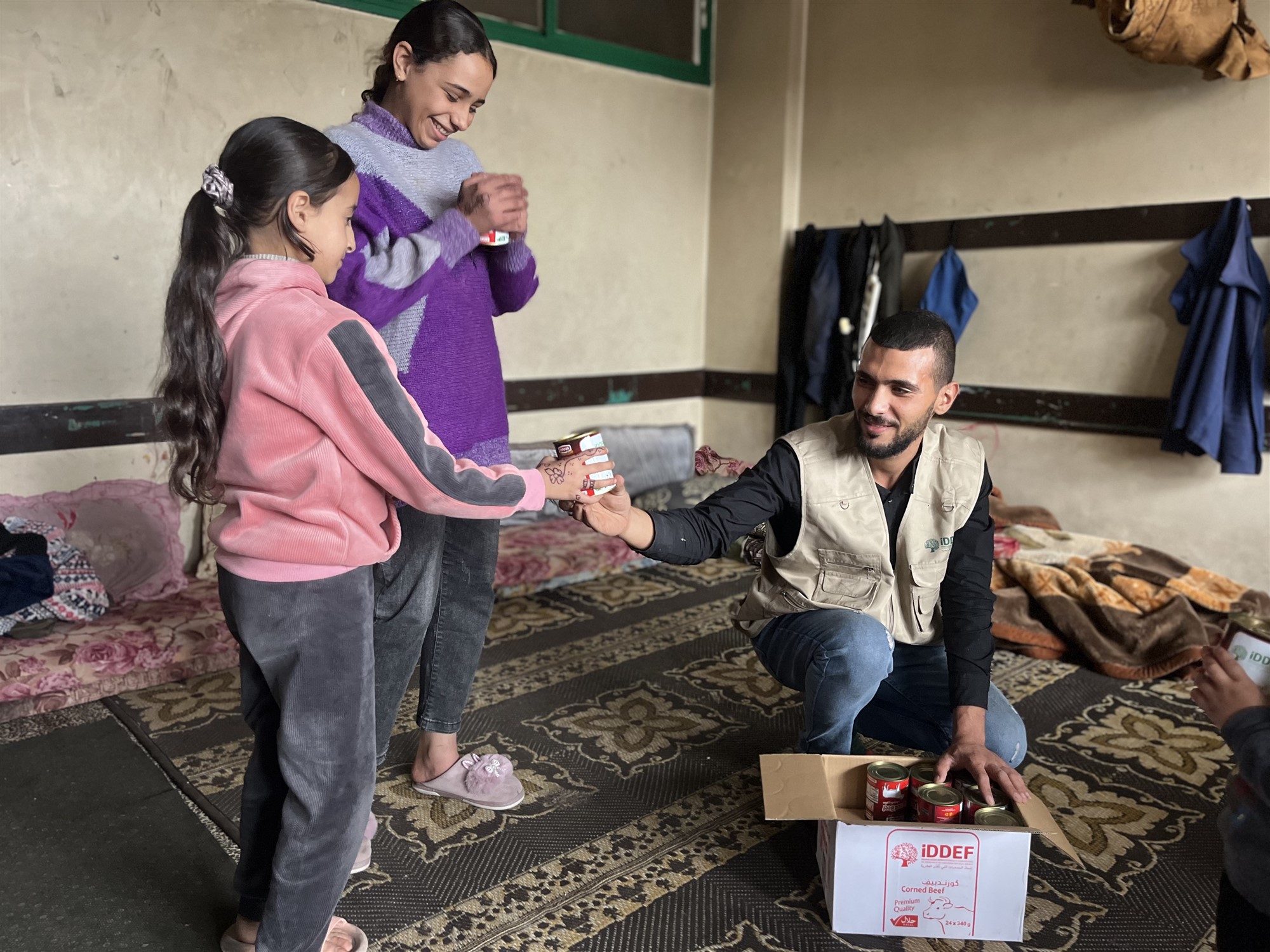 İddef, Gazze’nin Kuzeyinde Konserve Et Dağıttı (8)