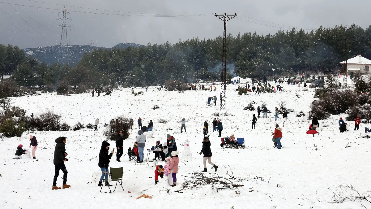 Muğla'da Vatandaşlar Yılanlı Dağına Akın Etti,