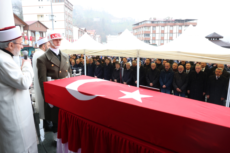 Cumhurbaşkanı Erdoğan, Kıbrıs Gazisinin Cenaze Törenine Katıldı2