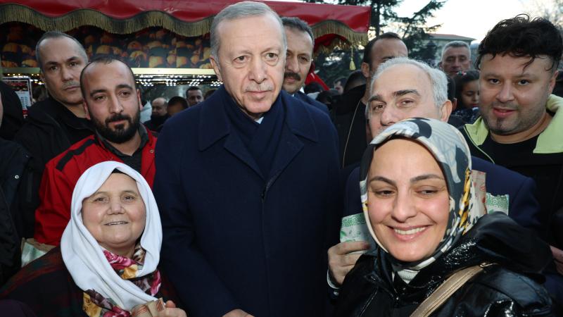 Cumhurbaşkanı Erdoğan Vatandaşların Regaip Kandillerini Kutladı