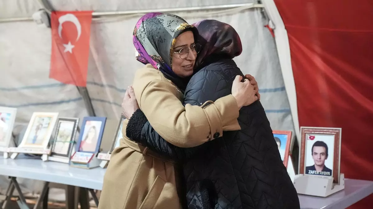 Pkk’dan Kaçan Oğluna Kavuştu! Allah Bana Yeniden Evladımı Verdi