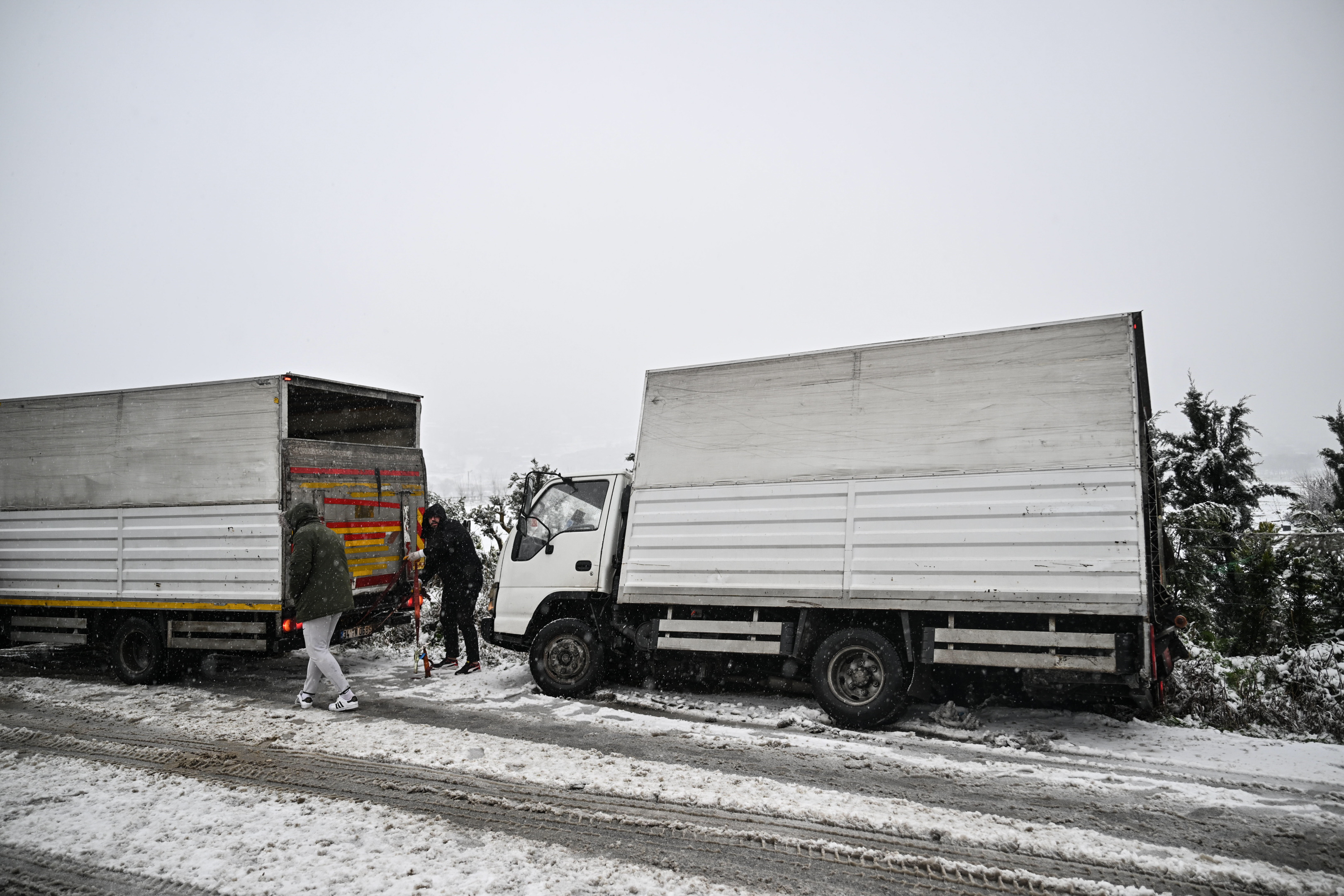 A A 20250211 37016411 37016405 I S T A N B U L U N B A Z I I L C E L E R I N D E K A R Y A G I S I E T K I L I O L D U