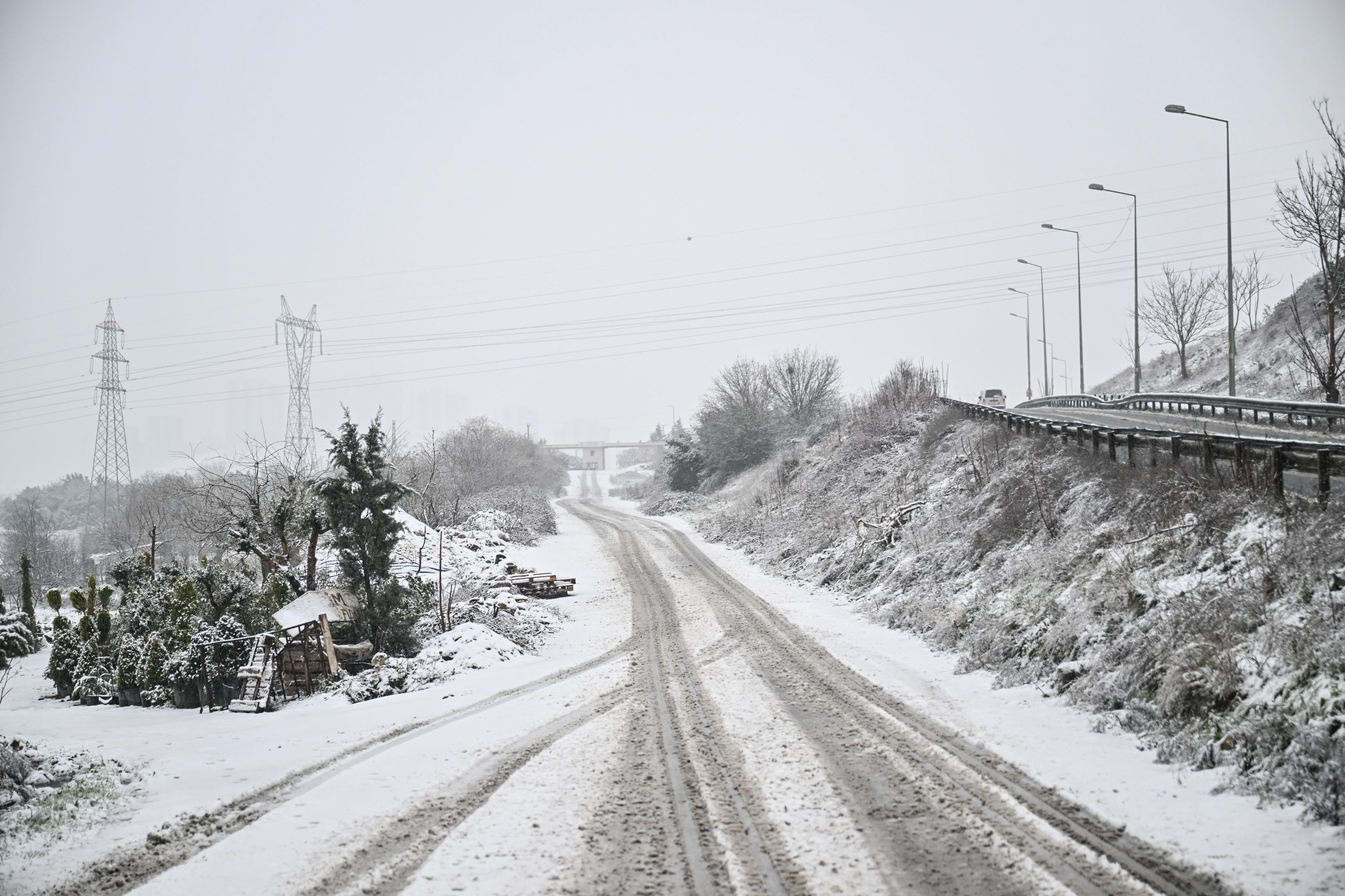 A A 20250211 37016411 37016407 I S T A N B U L U N B A Z I I L C E L E R I N D E K A R Y A G I S I E T K I L I O L D U