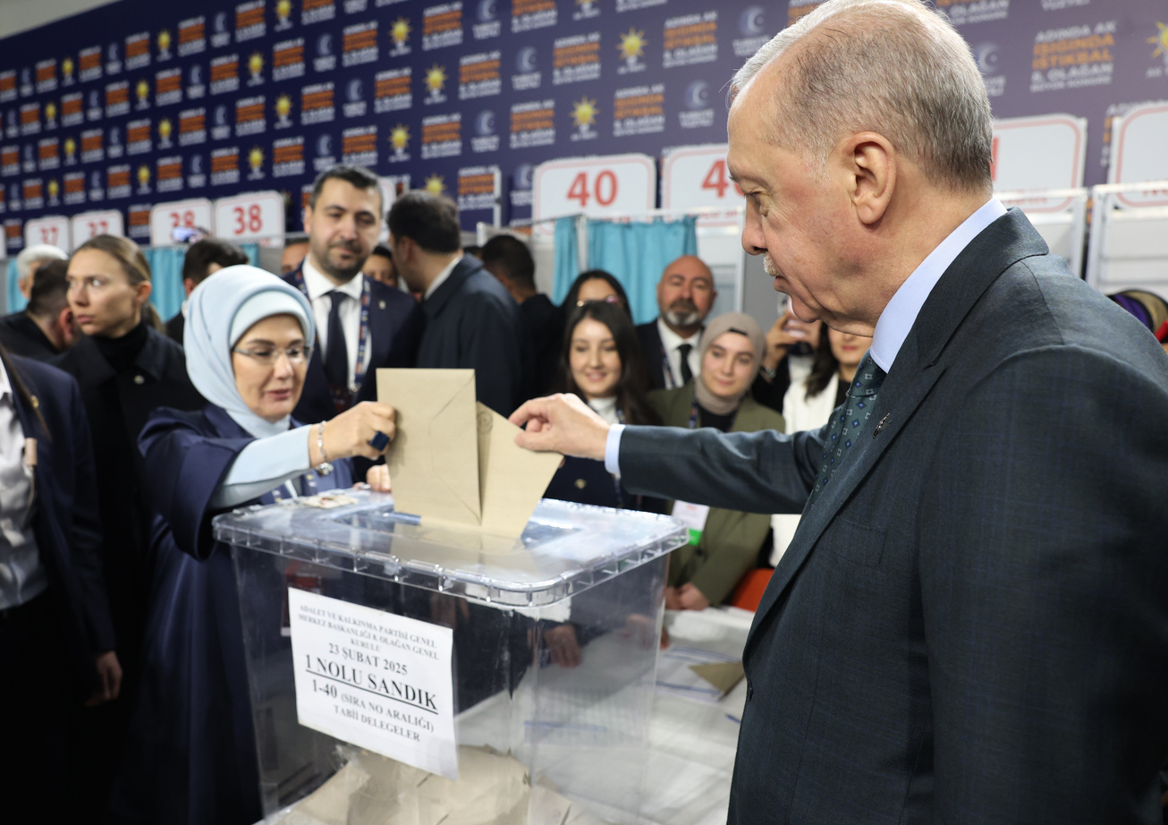 Aa 20250223 37142748 37142741 Cumhurbaskani Ve Ak Parti Genel Baskani Erdogan Ak Parti 8 Olagan Buyuk Kongresinde Tesekkur Konusmasi Yapti (1)