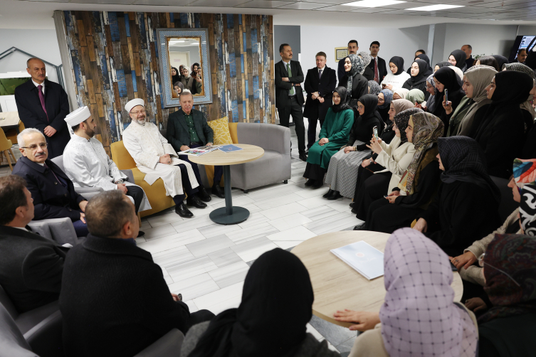 Cumhurbaşkanı Erdoğan, Diyanet Gençlik Merkezi'ni Ziyaret Etti2