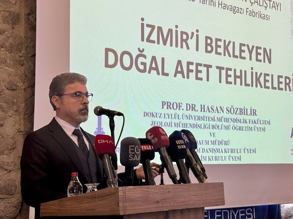 Ege Denizi'nde Tsunami Alarmı %22Yarım Saat Vaktimiz Olacak%222