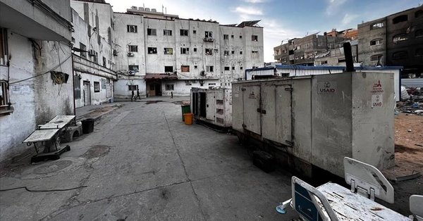 Gazze Şeridi'nin Kuzeyindeki Kemal Advan Hastanesi'nin Müdürü Dr. Husam Ebu Safiyye, İsrail Hapishanesinde Ilk Kez Kelepçeli Şekilde Görüntülendi.-1