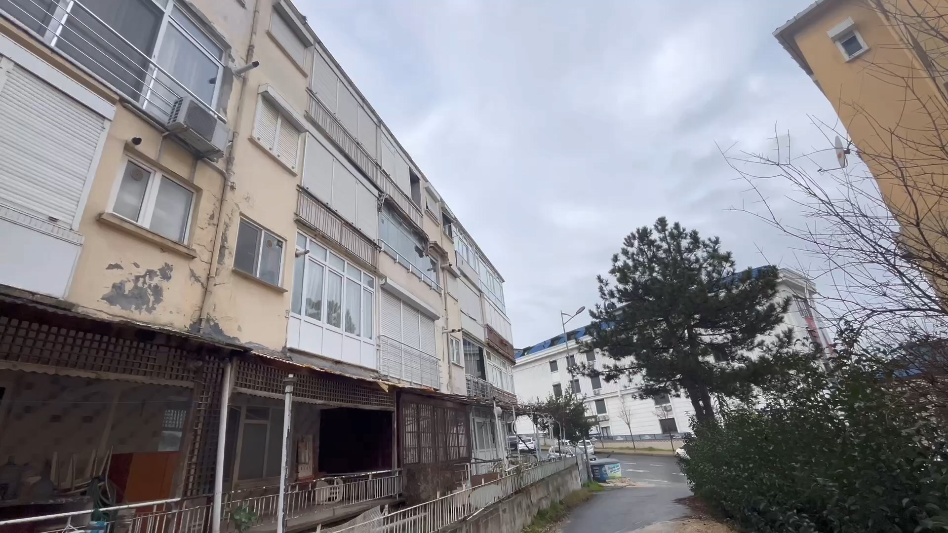 I S T A N B U L B U Y U K C E K M E C E D E D A I R E K A P I S I N 570058 168866