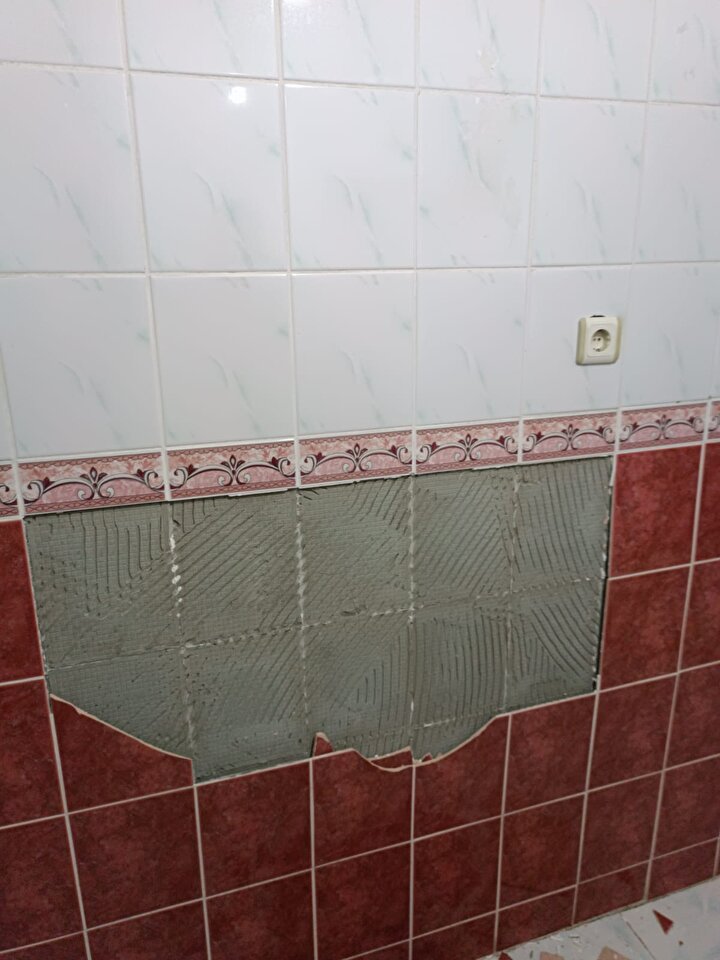 İstanbul Küçükçekmece'de Çatlaklar Oluşan 7 Katlı Bina Tahliye Edildi