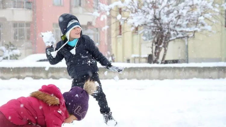 Türkiye, Yoğun Karın Etkisi Altında 9 Ilde Eğtime Ara Verildi