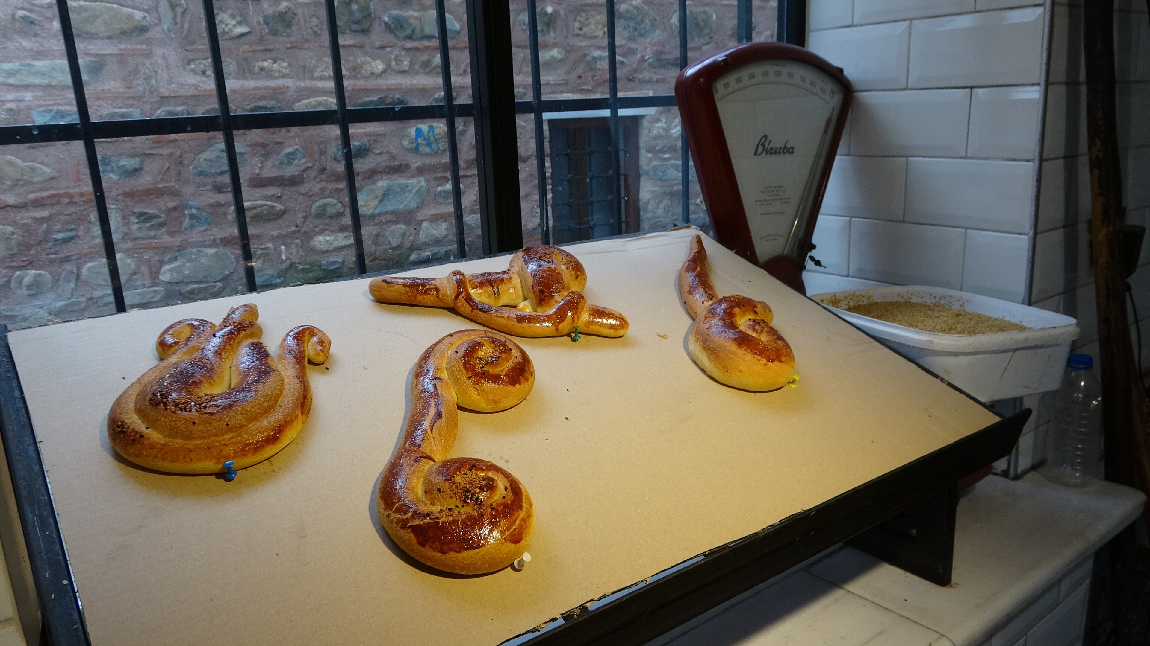 92 yıllık gelenek... İftariyelik tabanca, kılıç, testi, telefon