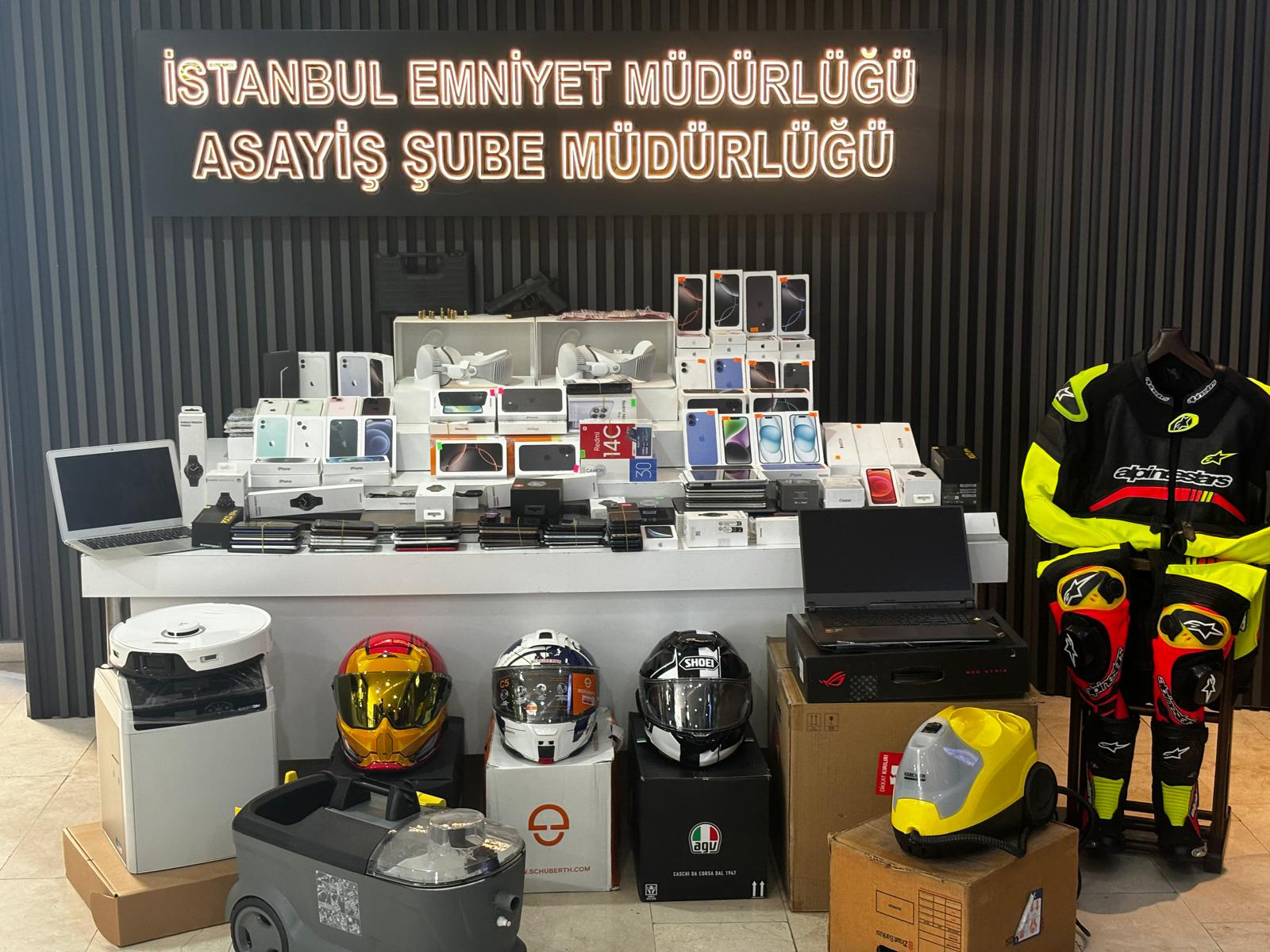 I S T A N B U L I S T A N B U L D A 12 M I L Y O N L I R A L I K 604748 178964