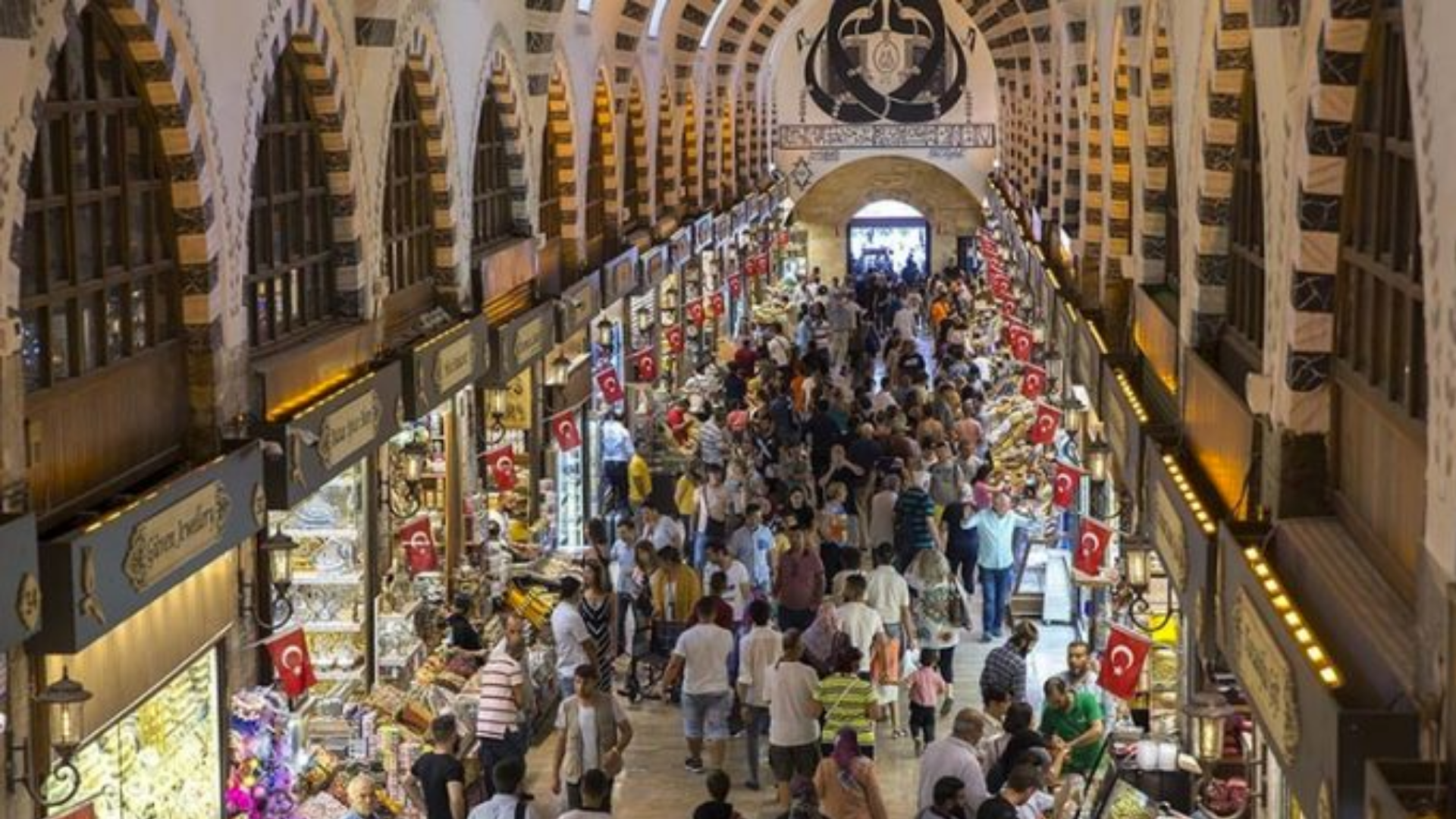 İstanbul'un Gürültülü Sokakları! Avrupa Yakası'nda Gezmeniz Gereken Yerler 1-1