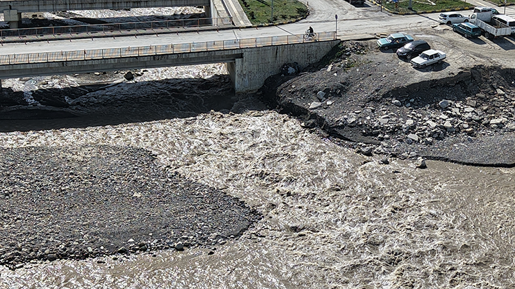 Kastamonu'da Eriyen Kar Suları