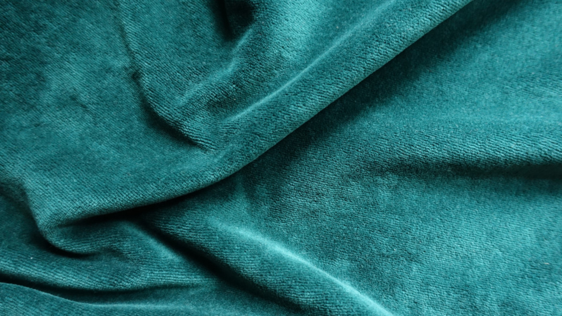 Kimse Doğru Yıkayamıyor! Kadife Kumaşlarınızı Yumuşacık Yapacak 1