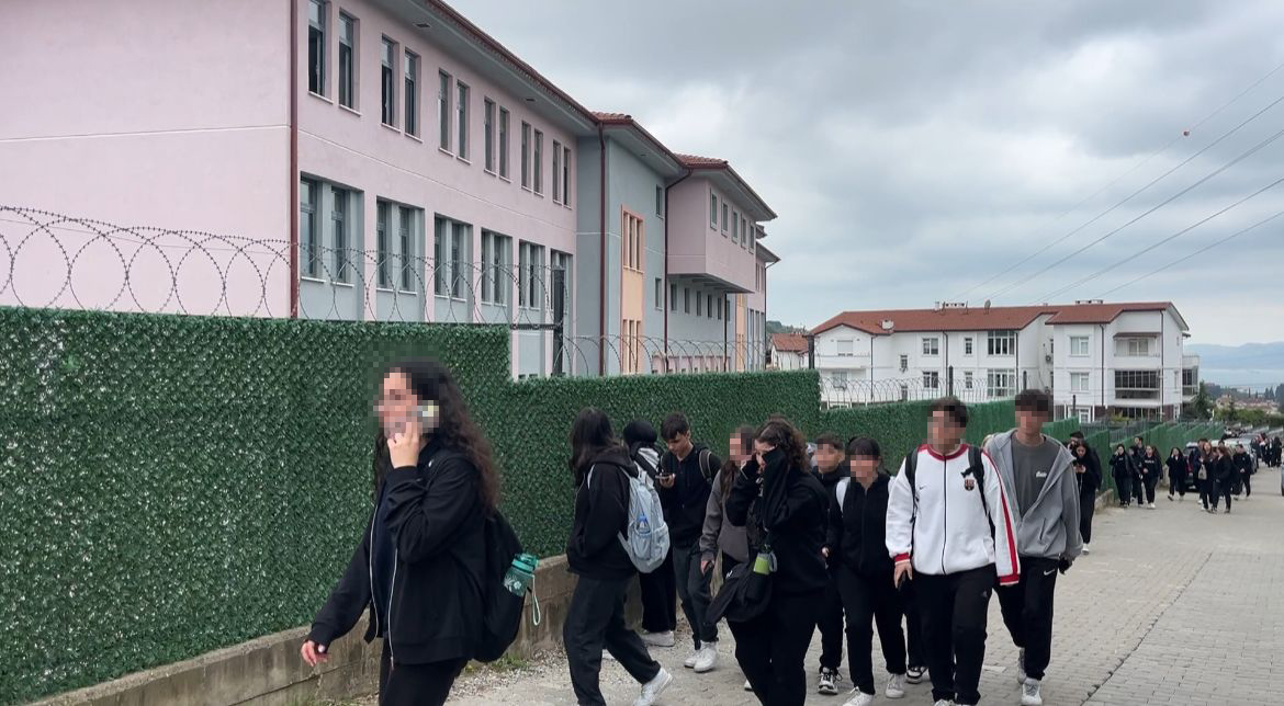 4’ U N C U K A T T A N D U S E N L I S E L I A G I R Y A R A L A N D 686843 203480