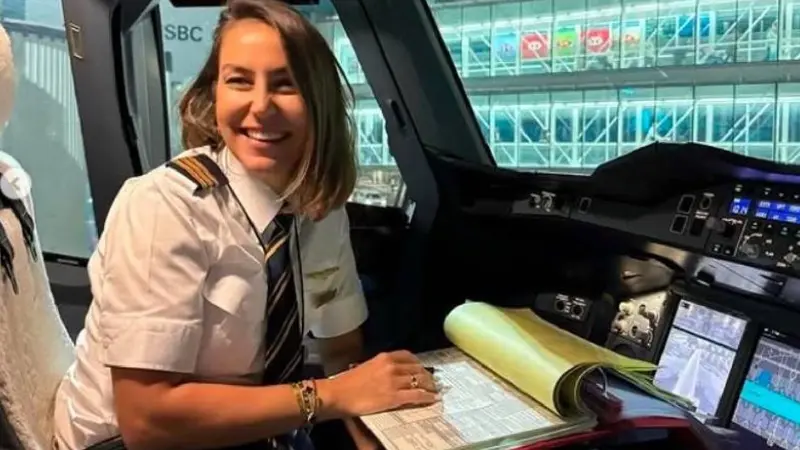 Dunyanin En Buyuk Yolcu Ucagina Turk Kadin Kaptan Pilot