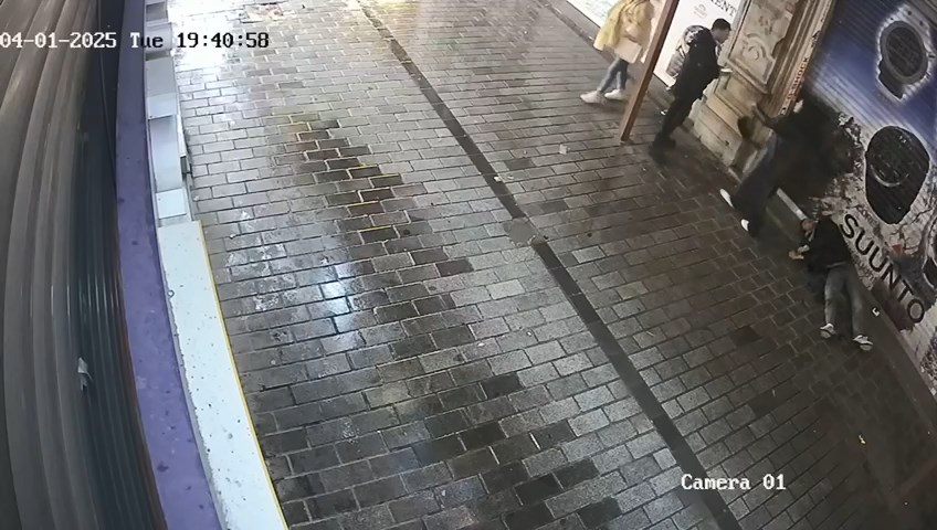 I S T A N B U L B E Y O G L U’ N D A K A D I N I N D A R B E D I L D 642246 190322