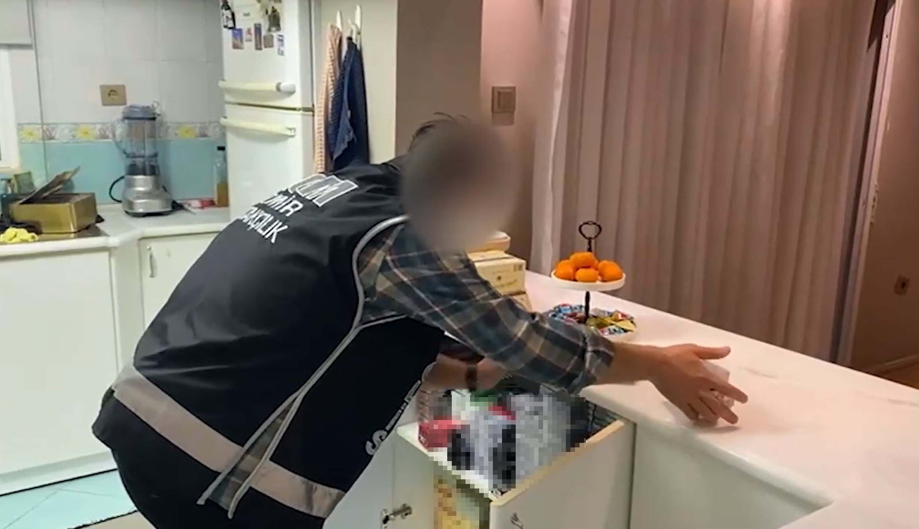 I Z M I R I N 9 I L C E S I N D E O P E R A S Y O N 6 M I L Y O N 685673 203085