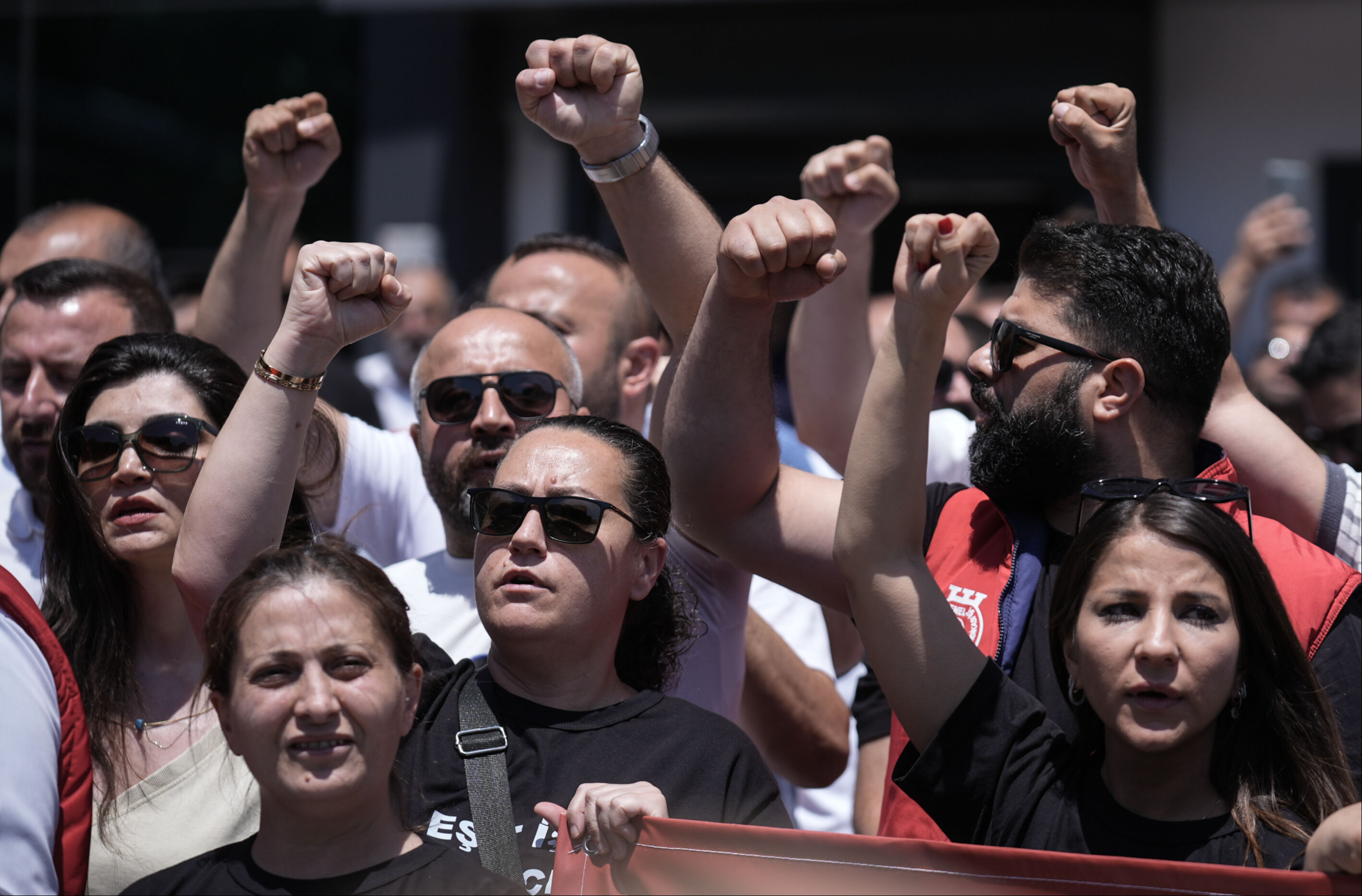 23 Bin Kisi Greve Gidiyor Izmirde Hayat 28 Mayista Duracak 17483499329866 2