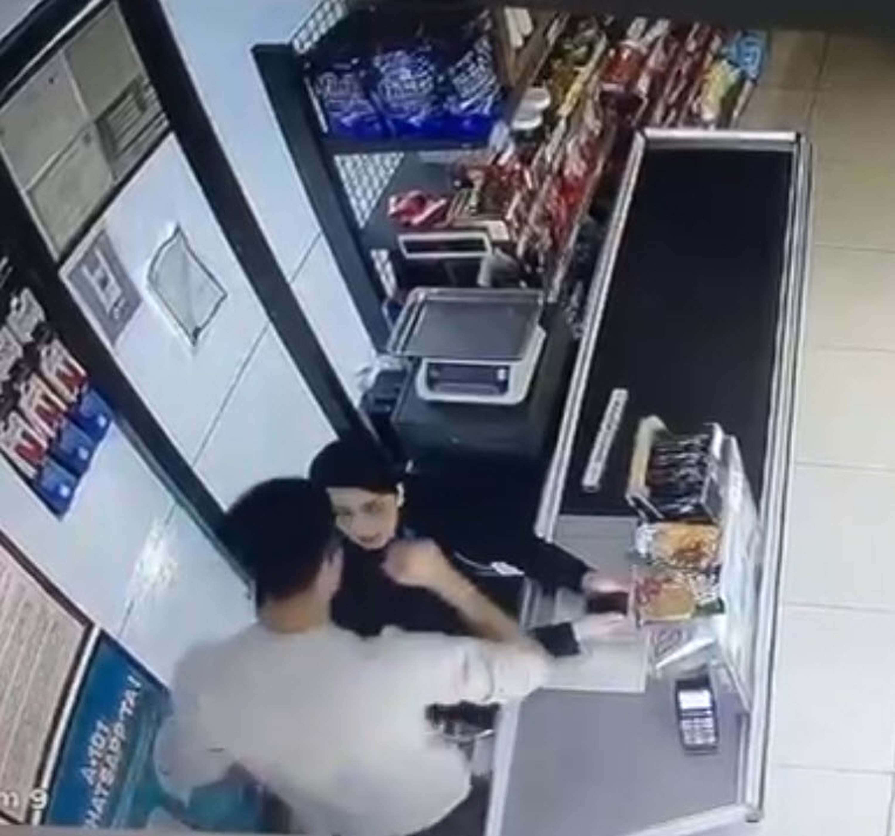 C A L I S T I G I Z I N C I R M A R K E T T E M E S A I A R K A D A S I 690357 204519