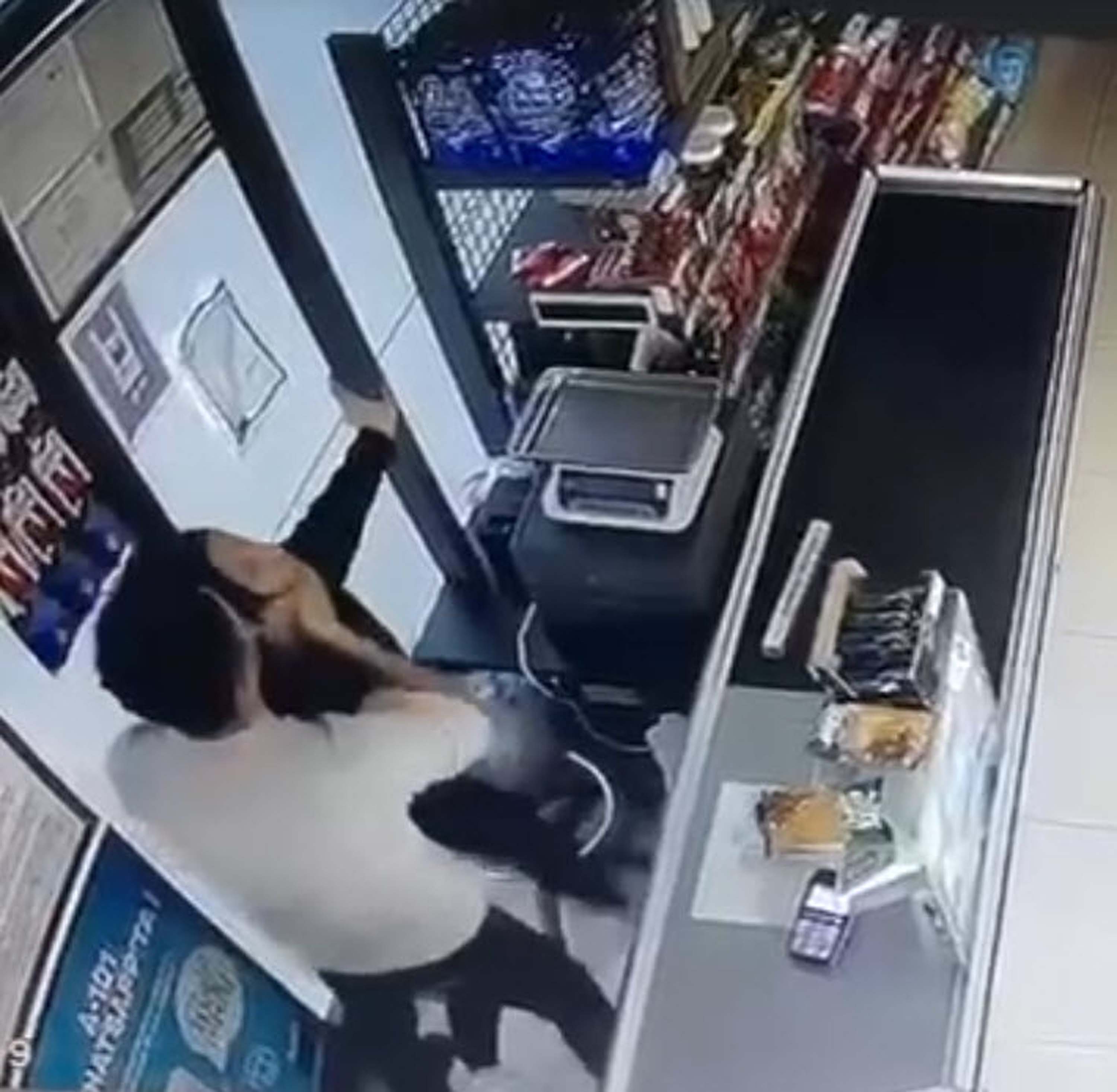 C A L I S T I G I Z I N C I R M A R K E T T E M E S A I A R K A D A S I 690359 204519