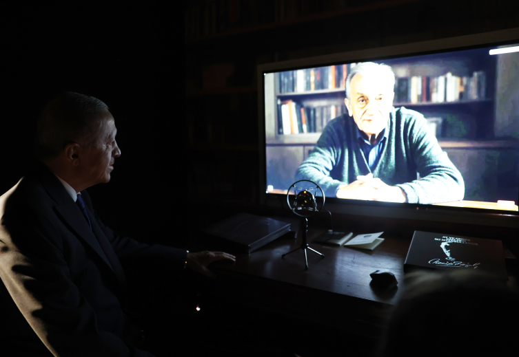 Cumhurbaşkanı Erdoğan, %22Bir Şiir Bir Hayat Canım İstanbul%22 Sergisini Gezdi2