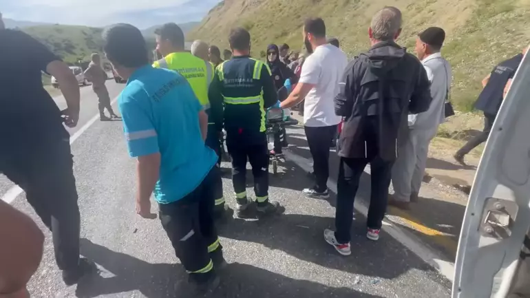 Elazığ'da Minibüs Takla Attı-1