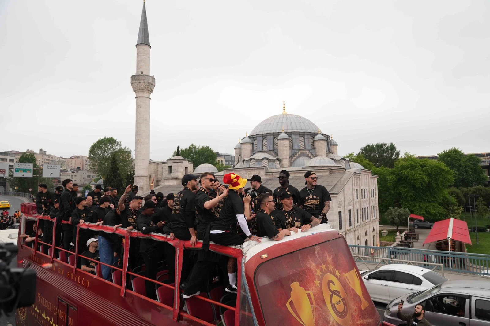 Galatasaray Şampiyonluğu Şehir Turuyla Kutladı3