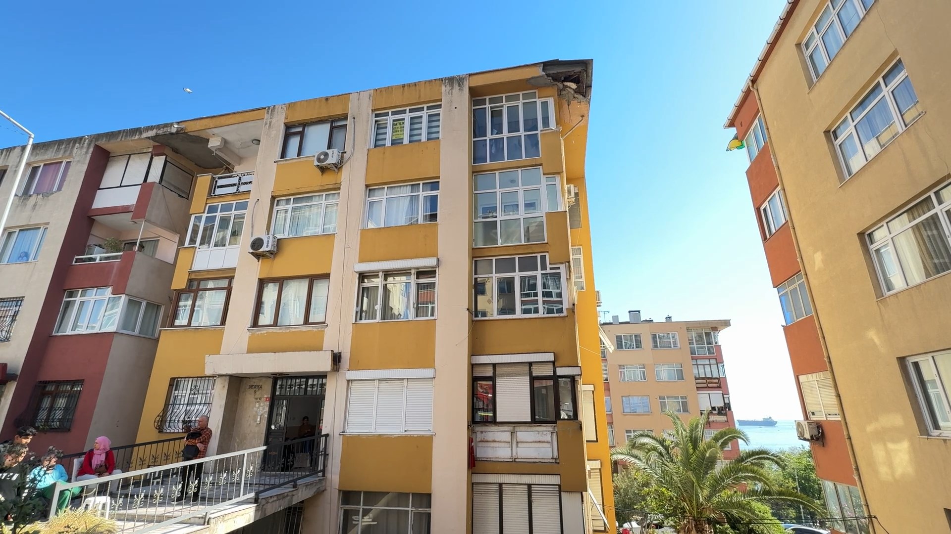 I S T A N B U L A V C I L A R D A 7 K A T L I B I N A N I N C A T 694486 205693