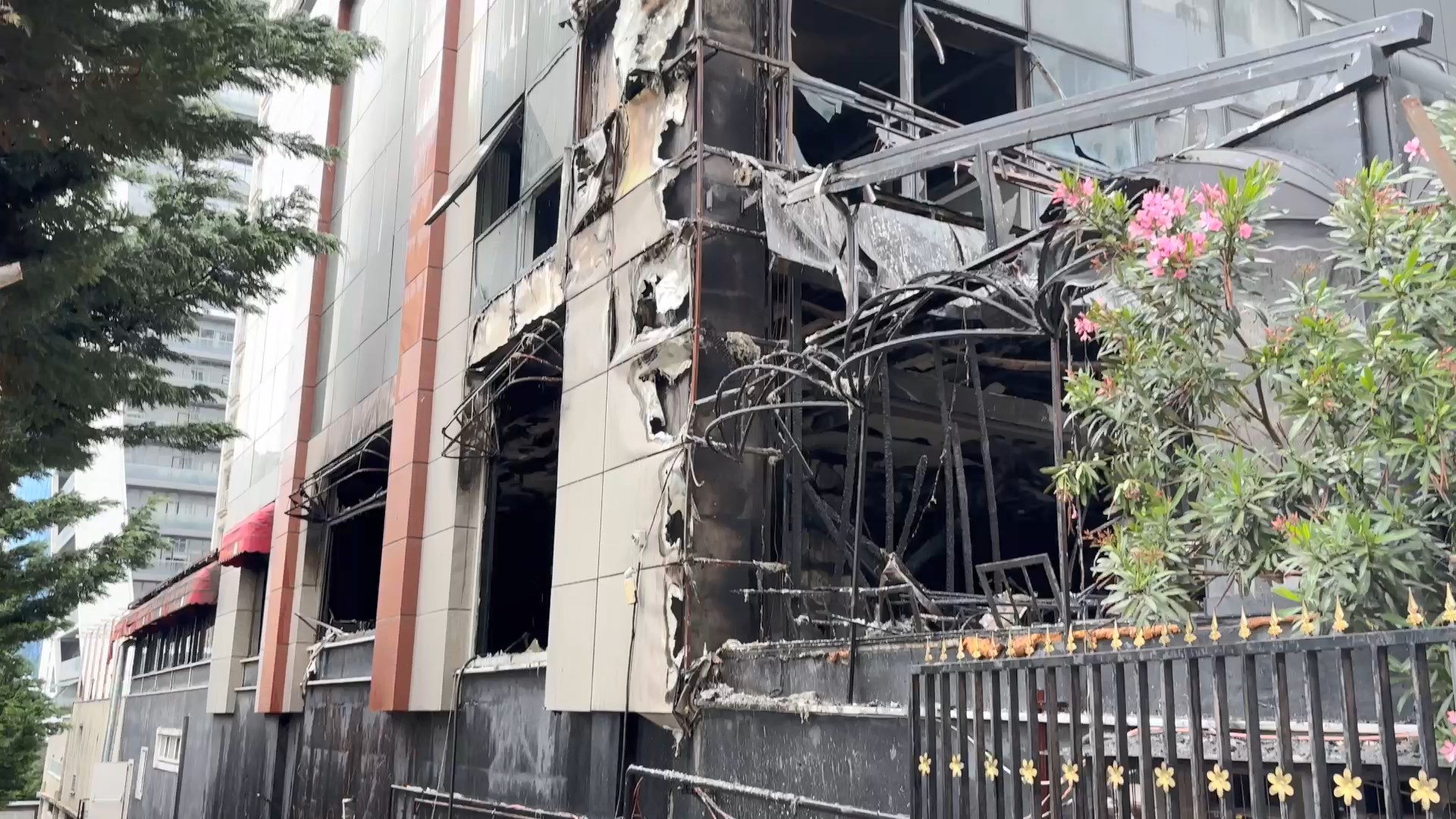 I S T A N B U L E S E N Y U R T T A R E S T O R A N D A C I K A N Y 732949 216451