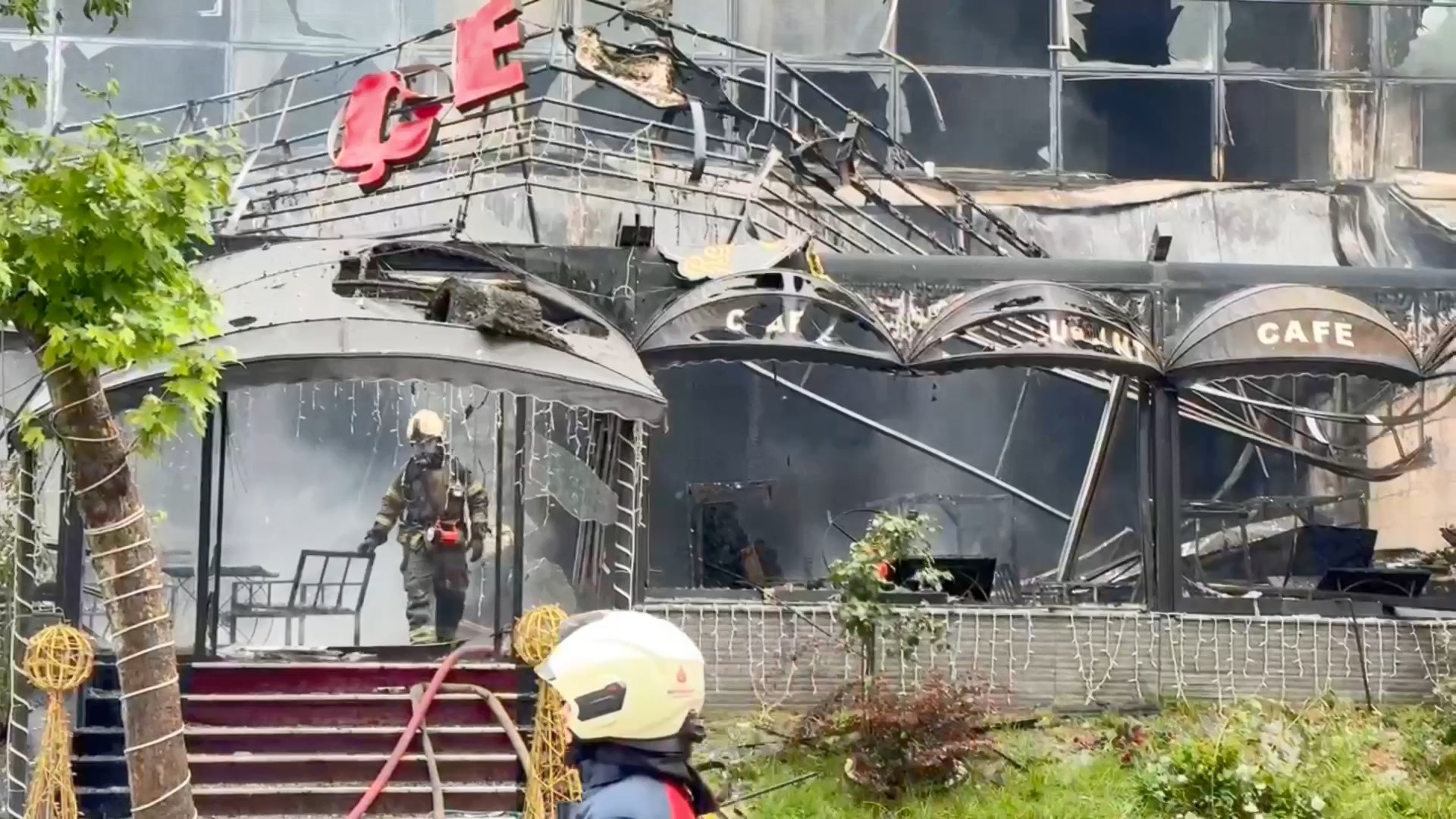 I S T A N B U L E S E N Y U R T T A R E S T O R A N D A C I K A N Y 732950 216451