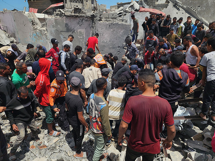 İsrail'in Gazze'ye Düzenlediği Saldırılarda 10 Filistinli Hayatını Kaybetti