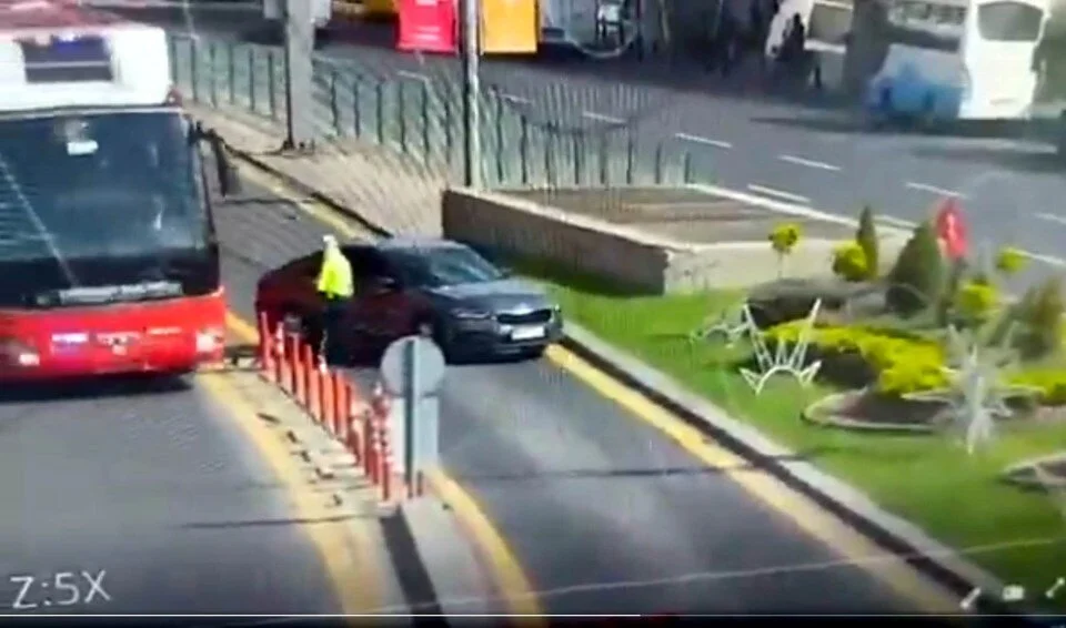 Otobüs Şoförünün, Aracı Polisin Üzerine Sürdüğü Anlar