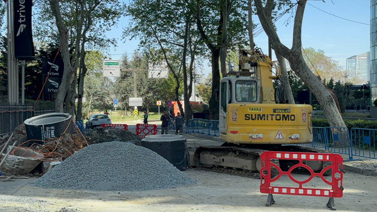 Sarıyer'de Çöken Yolda Ekiplerin Çalışması 4. Gününde