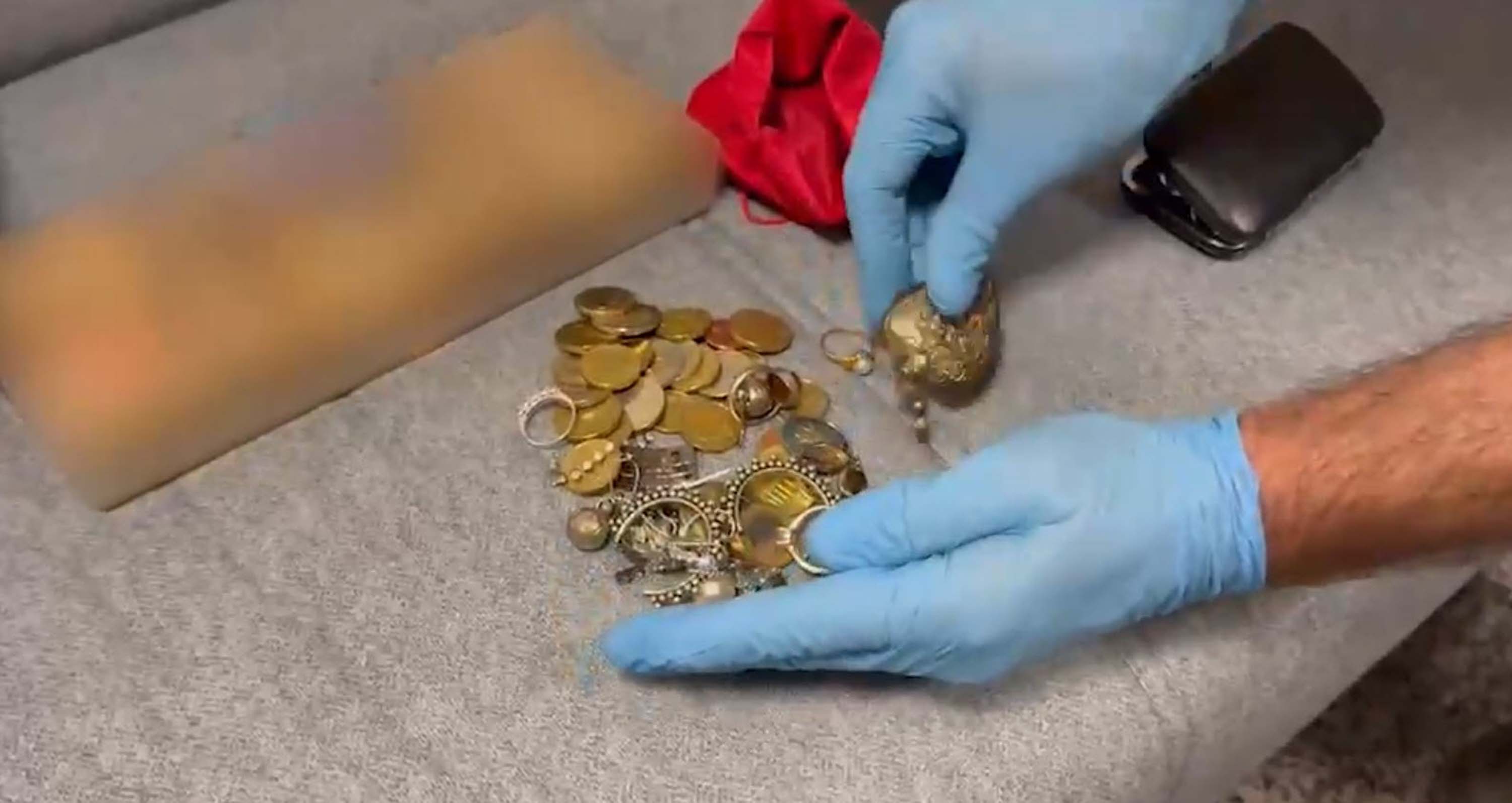 V A L I Z D E D I S M A C U N U T U P L E R I N E G I Z L E N M I S T 697276 206479