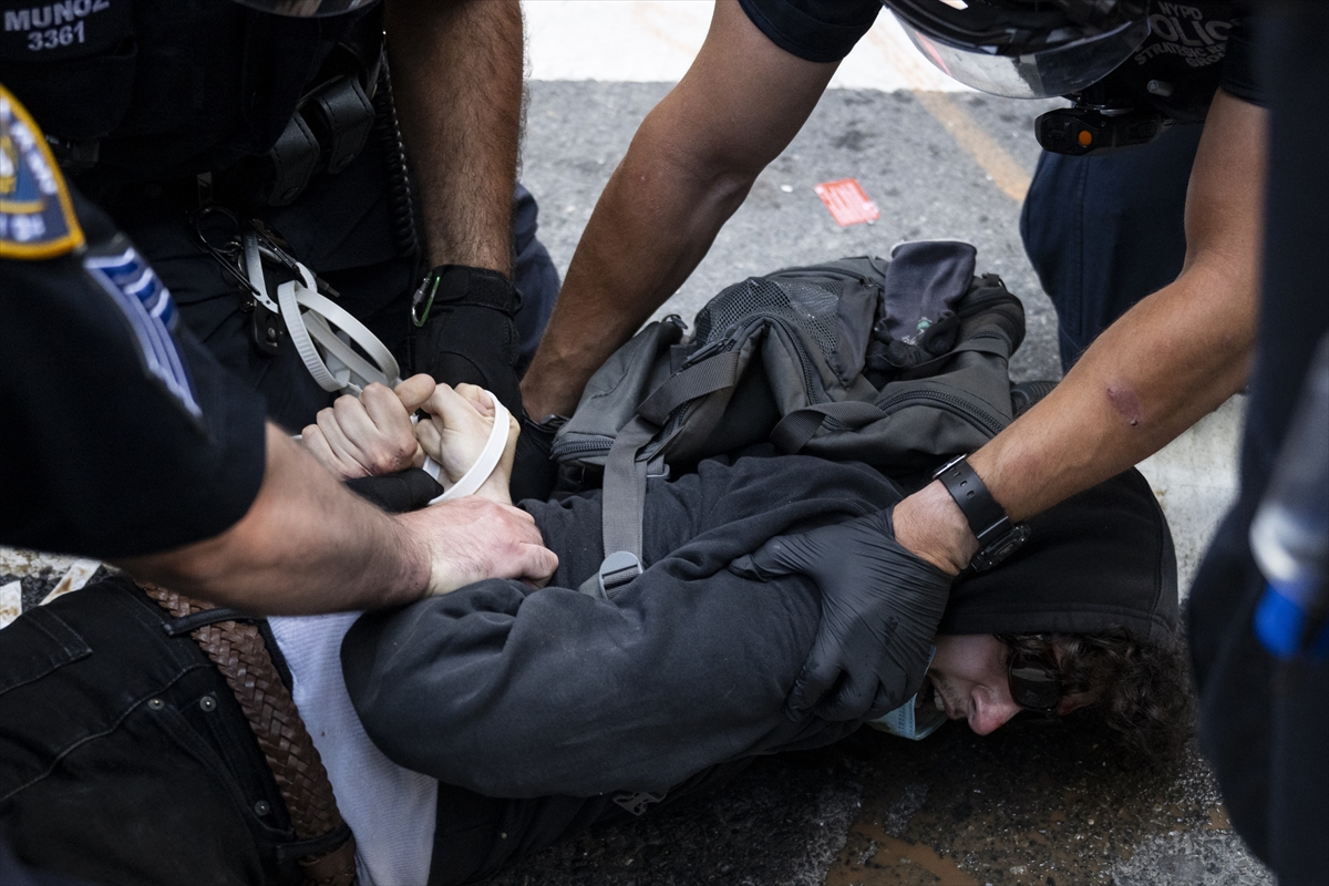 A A 20250611 38243389 38243372 N E W Y O R K T A I C E K A R S I T I P R O T E S T O L A R D E V A M E D I Y O R