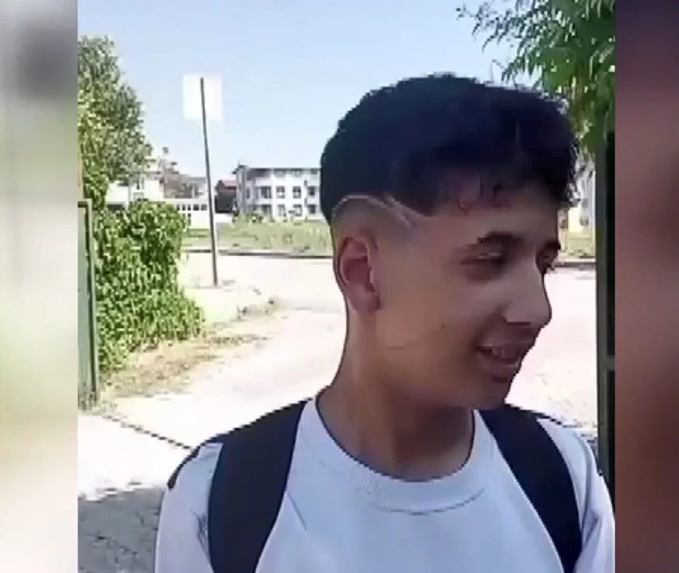 Ai̇le, Bi̇r Gün Önce Burak’in Tiraşini Beğenmeyi̇nce Saçlarini Kesmi̇ş