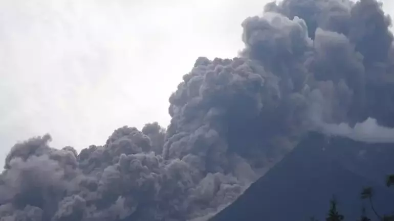Fuego Yanardağı Patladı Dha