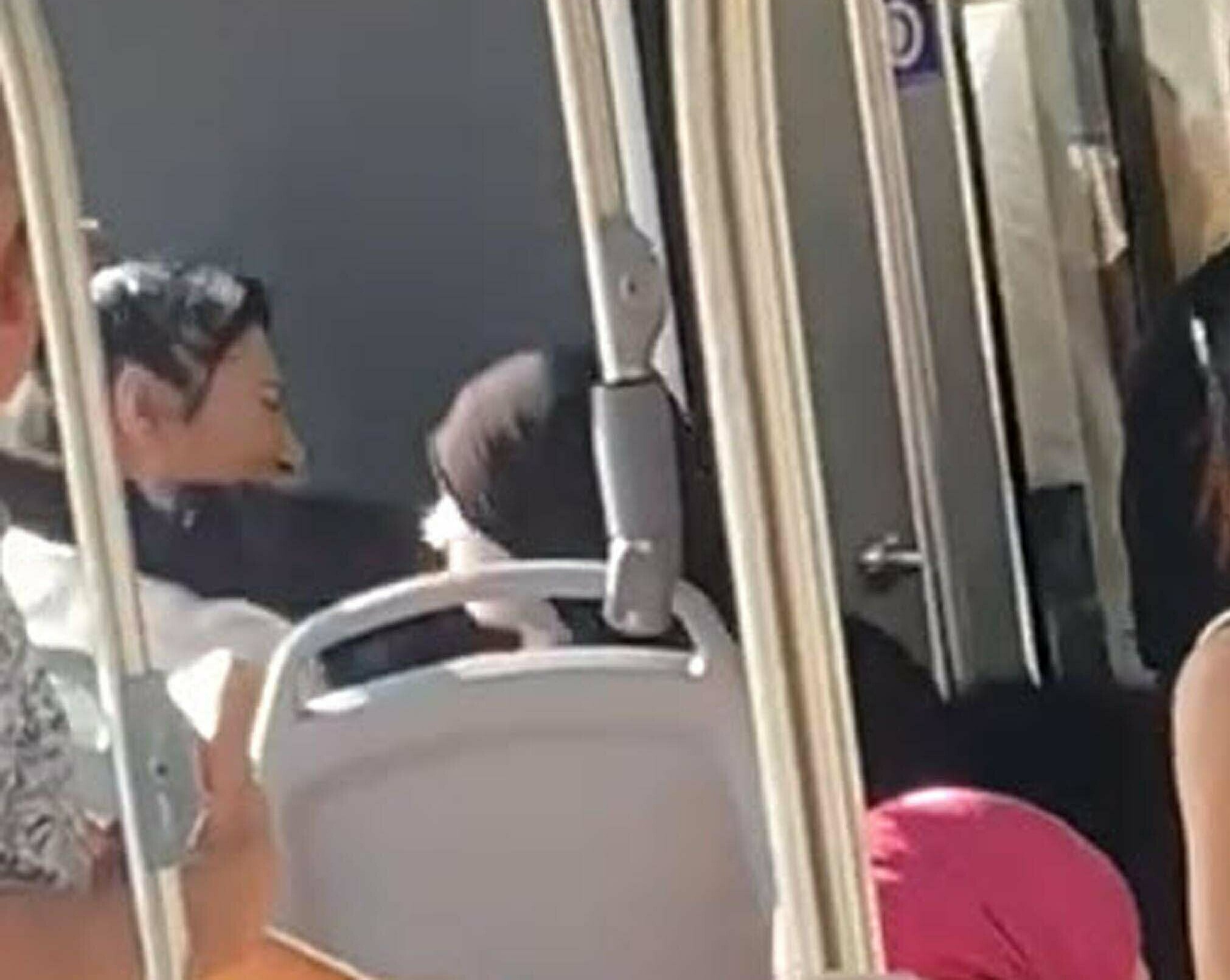 O T O B U S T E K I K A V G A D A G O Z A L T I N A A L I N A N K A D I 780197 230643