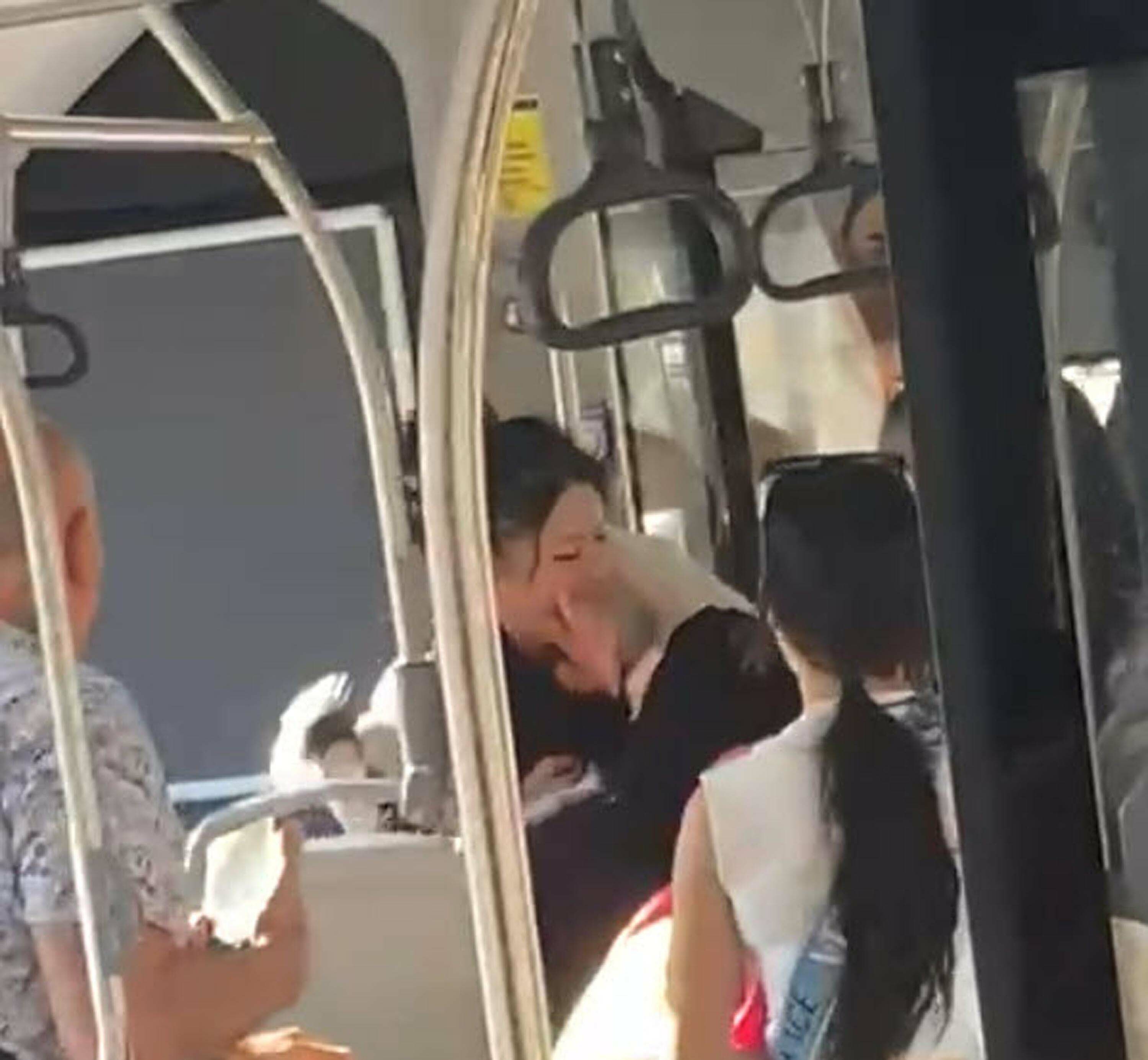 O T O B U S T E K I K A V G A D A G O Z A L T I N A A L I N A N K A D I 780198 230643