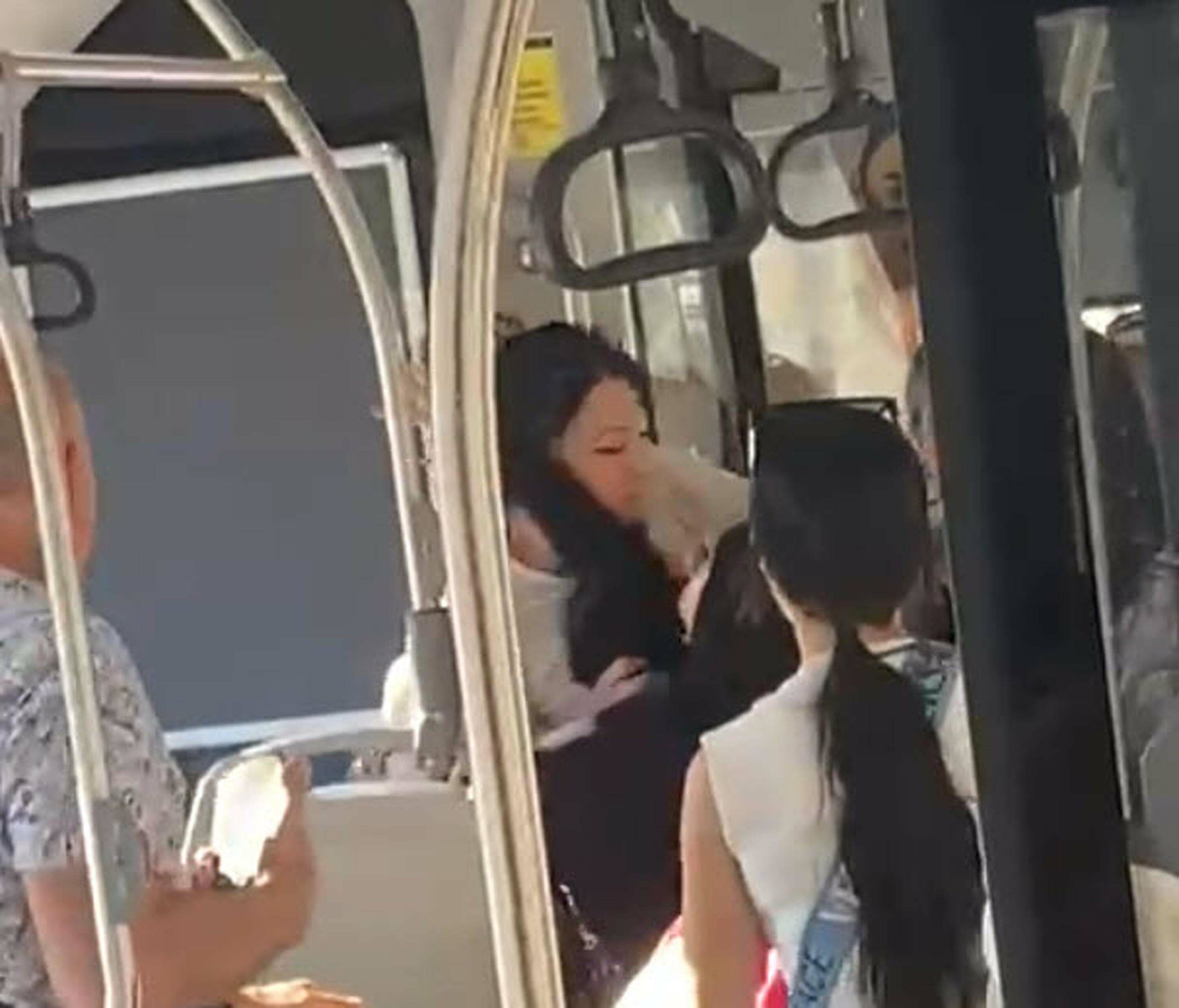 O T O B U S T E K I K A V G A D A G O Z A L T I N A A L I N A N K A D I 780199 230643