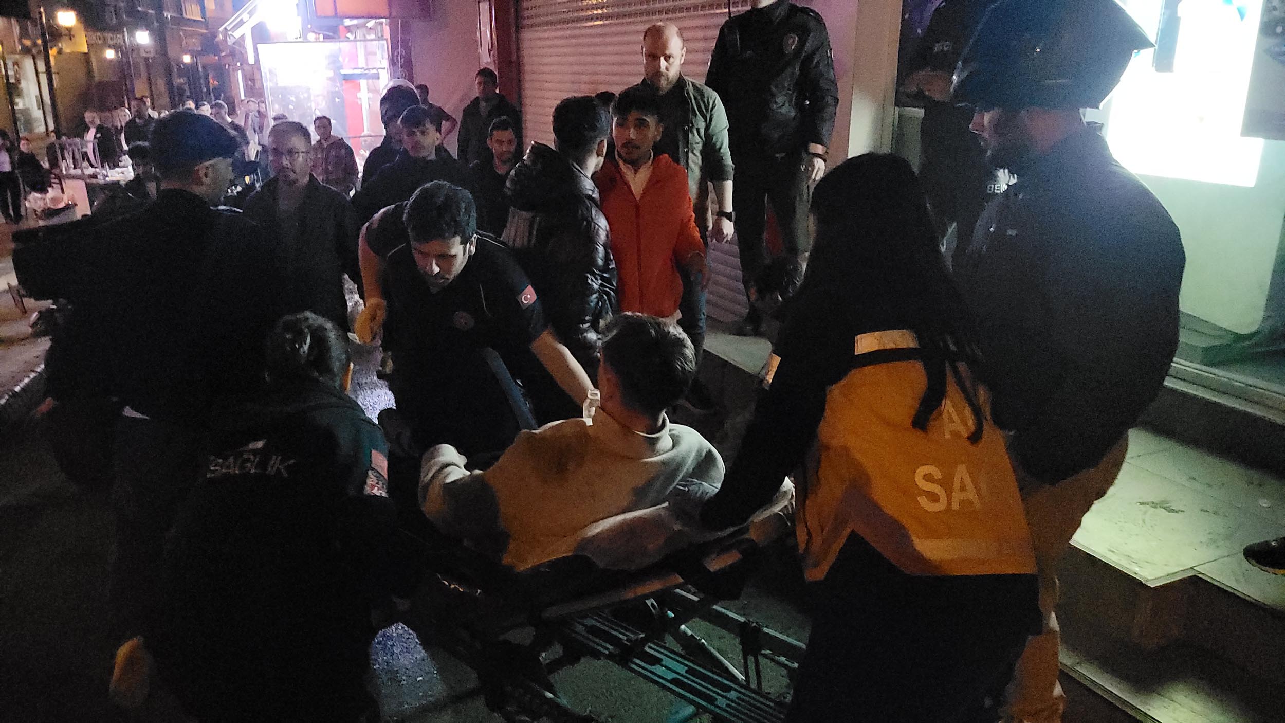 R E S T O R A N D A T U V A L E T K A V G A S I 2 Y A R A L I 745498 220044