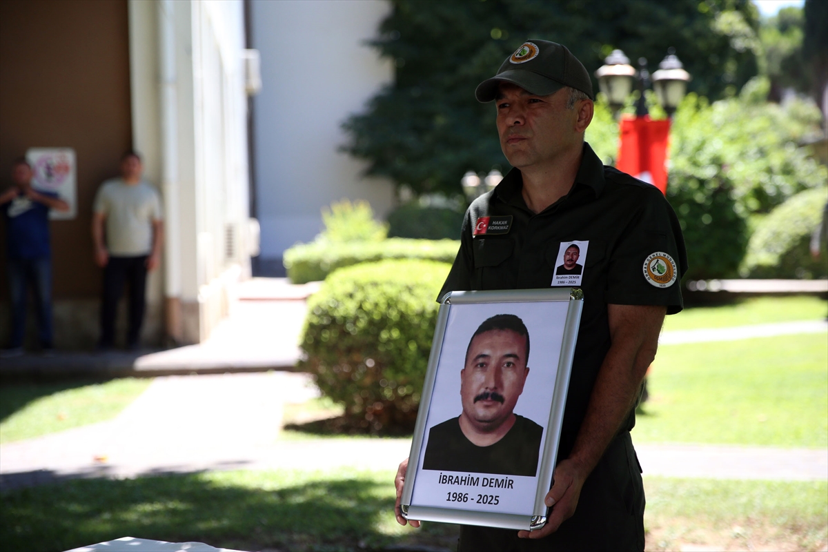 A A 20250704 38468669 38468659 I Z M I R D E K I Y A N G I N A M U D A H A L E E D E R K E N S E H I T O L A N D O Z E R O P E R A T O R U D E M I R I C I N T O R E N D U Z E N L E N D I