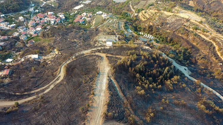 Hatay'da Devam Eden Orman Yangınında Zarar Gören Alanlar Havadan Görüntülendi Aa