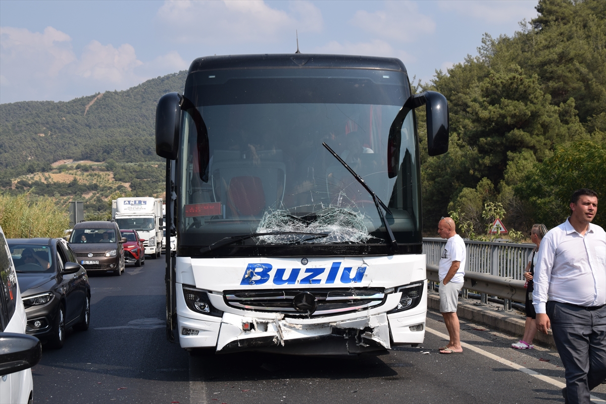 A A 20250802 38731815 38731814 M A N I S A D A O T O B U S L E O T O M O B I L I N C A R P I S T I G I K A Z A D A 3 K I S I Y A R A L A N D I