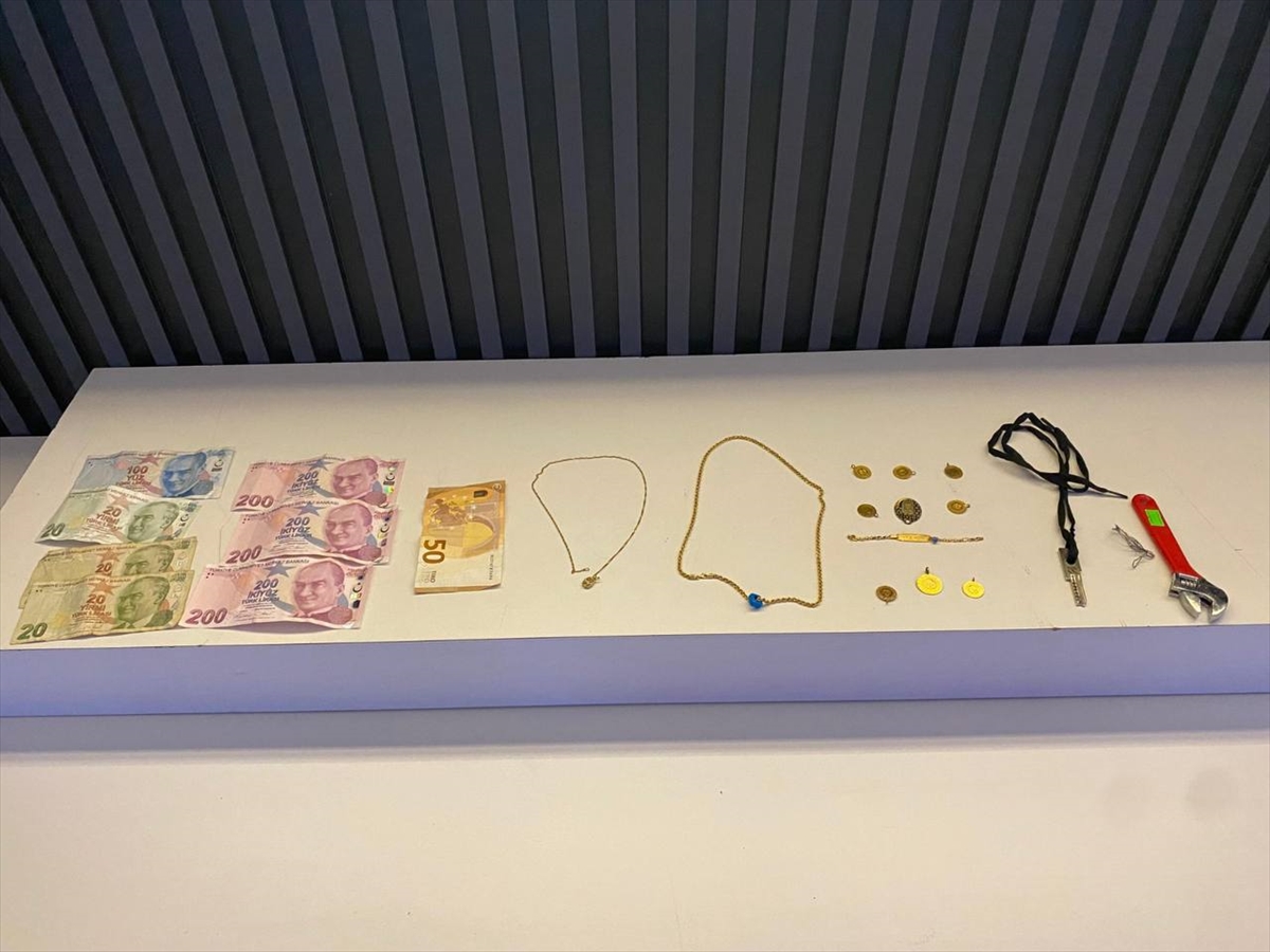 A A 20250804 38740057 38740056 I S T A N B U L D A E V D E N H I R S I Z L I K Y A P A N 3 K A D I N T U T U K L A N D I